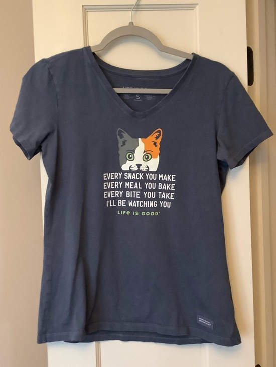 Life Is Good Tops - Life Is Good Navy V‑Neck Cat Graphic Tee with Tricolor Cat